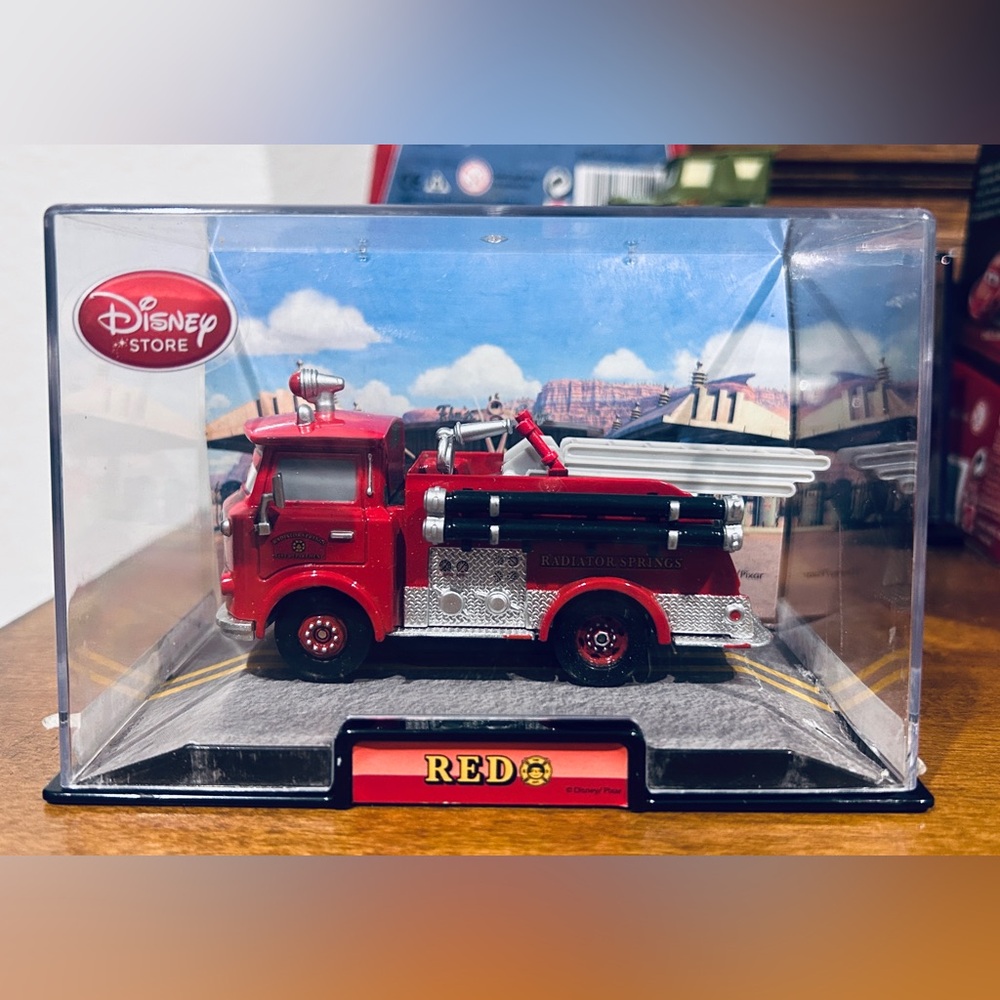 Disney Store Exclusive Red Fire Truck 1:43 Die-Cast Car 🚒✨